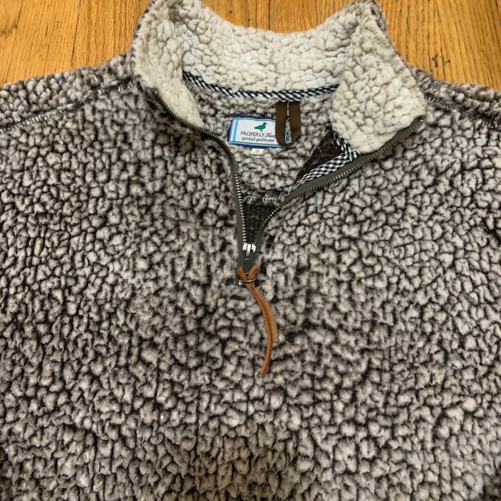 Properly tied Pullover Size:S